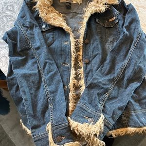 Billabong super cool jean jacket with fuzzy faux fur lining